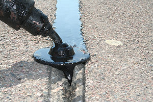 Герметизация трещин в дорожном покрытии