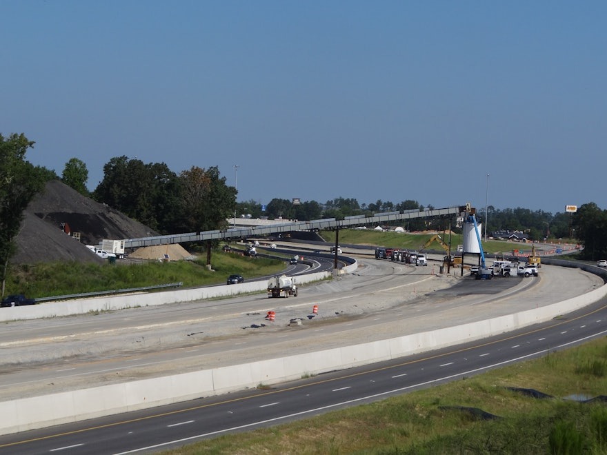 Северокорейский подрядчик сокращает трафик благодаря инновационному асфальтобетонному конвейеру на I-40